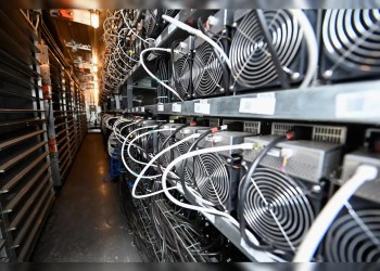 比特币挖矿：算力达新高，价格下滑，盈利能力受损